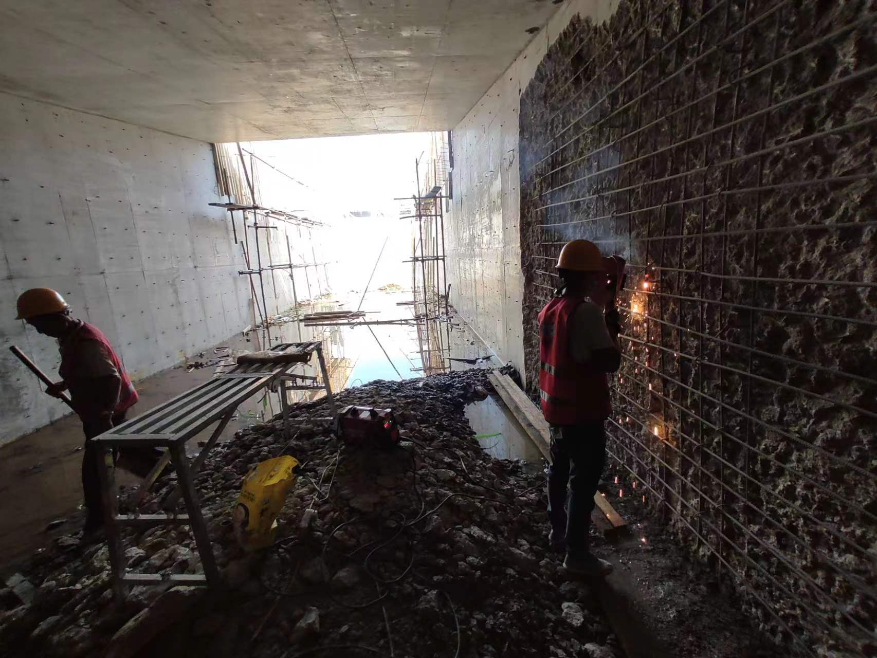 麻城挖断承重墙导致楼体开裂，加固施工方案出炉